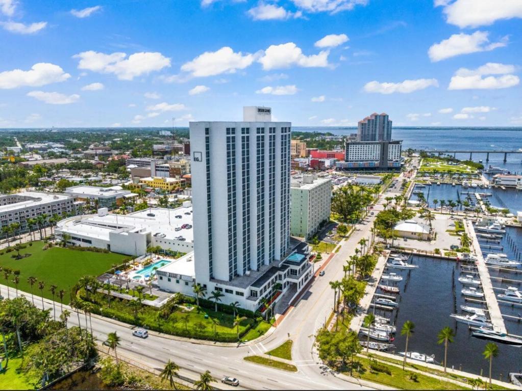 Γενική άποψη της πόλης Φορτ Μάγιερς ή θέα της πόλης από  αυτό το διαμέρισμα