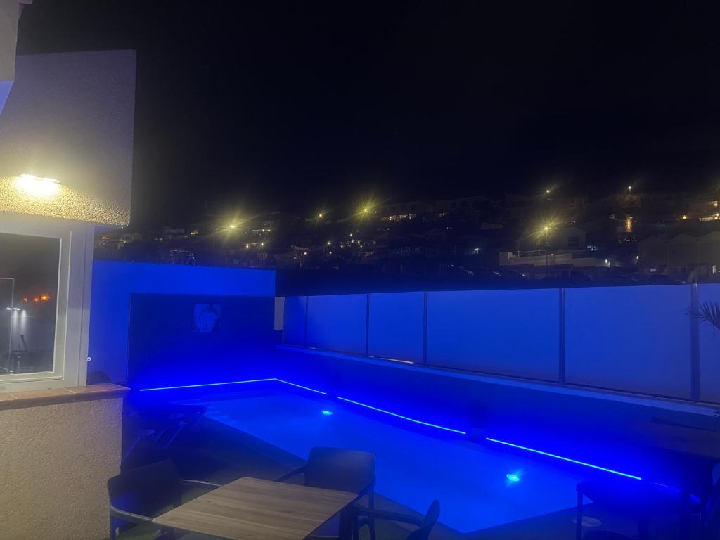 Swimmingpoolen hos eller tæt på Luxe loma2