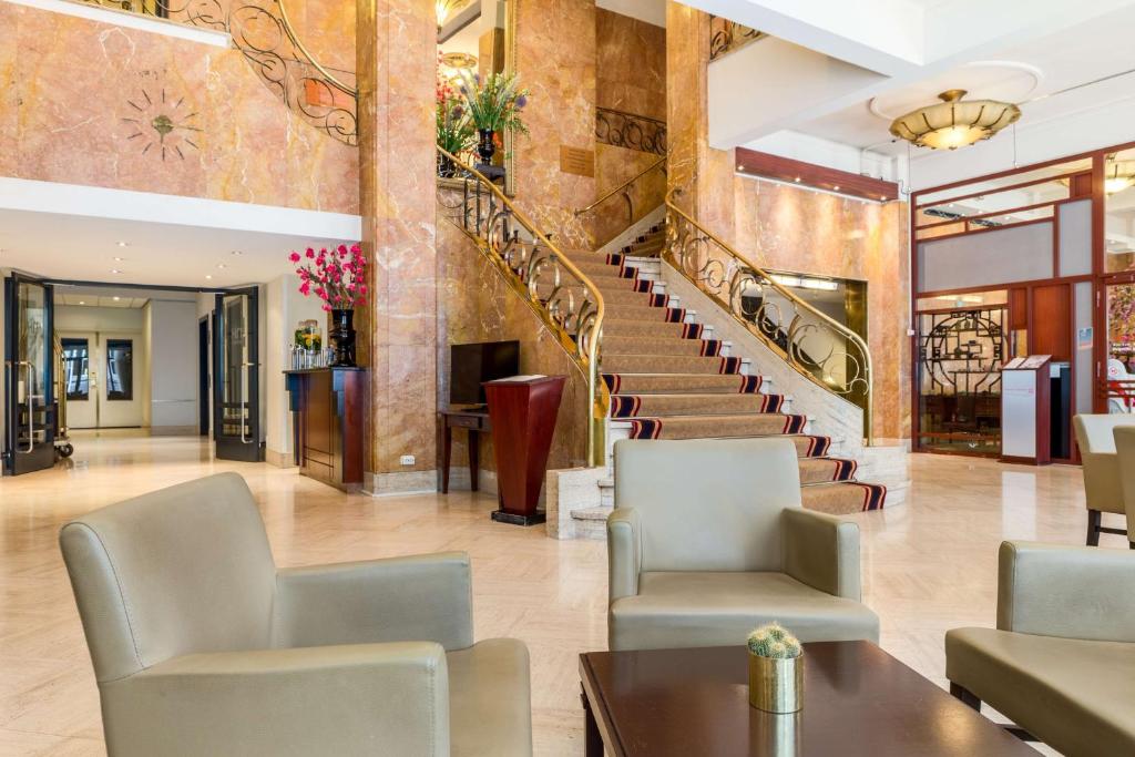 Posezení v ubytování NH Atlanta Rotterdam Hotel