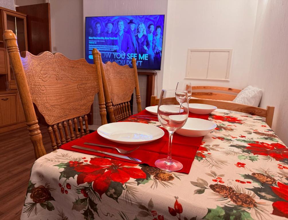 TV a/nebo společenská místnost v ubytování Andover Bungalow