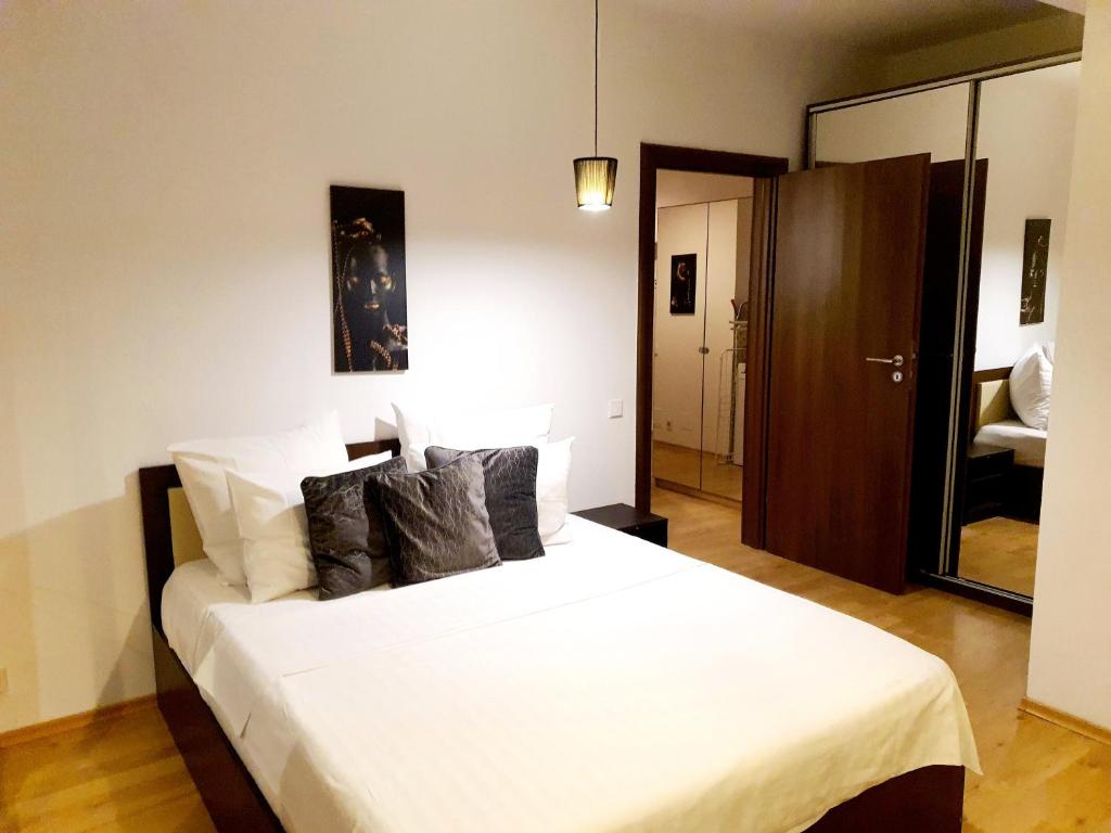 En eller flere senge i et værelse på Băneasa apartment