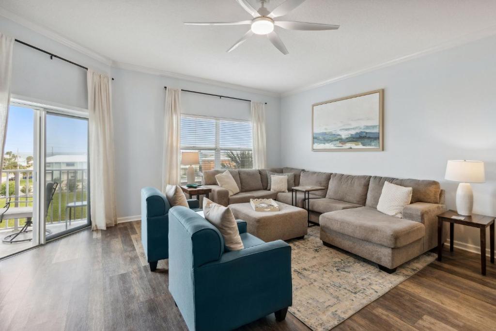 Posezení v ubytování Ocean Park 210 condo