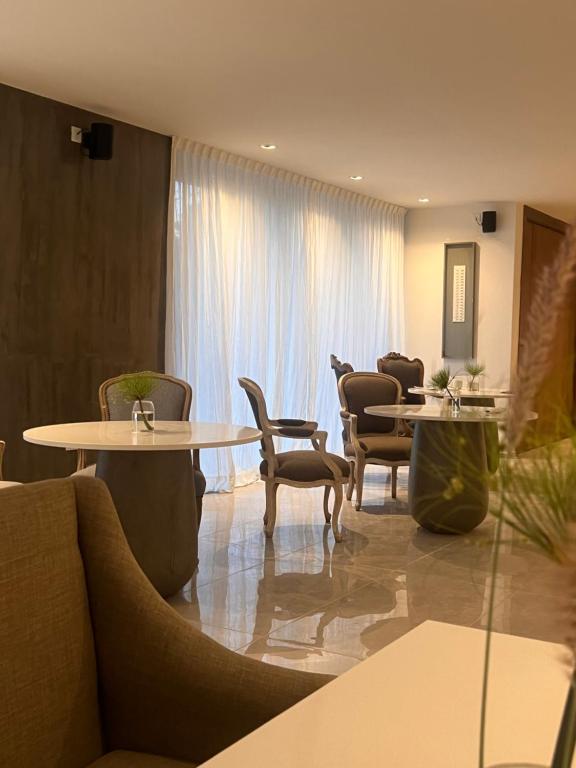 Posezení v ubytování Catalina Hotel