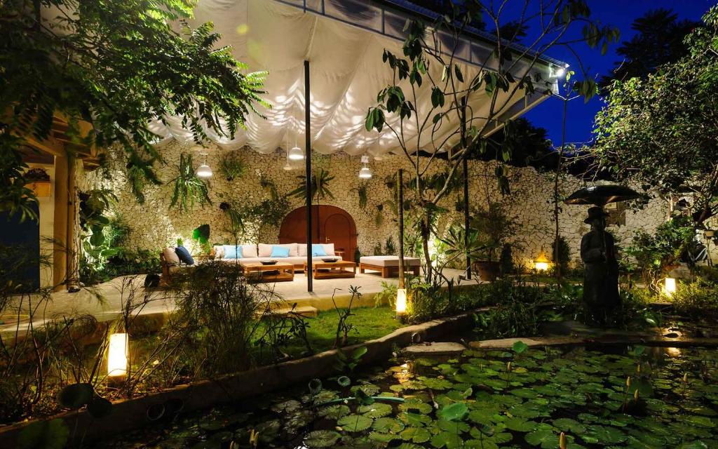 En have udenfor Mosaic Villa Sanur