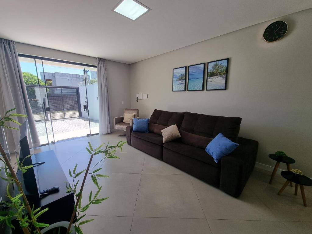 Et opholdsområde på Casa Duplex a 1km do Beto Carrero e 200m da praia