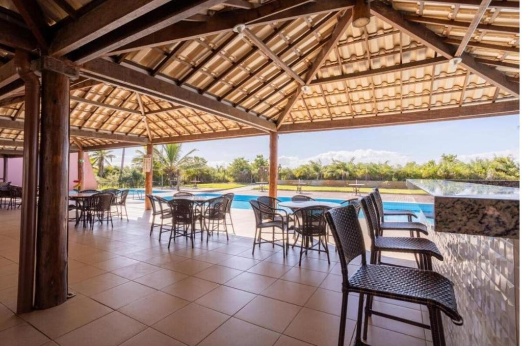 Swimmingpoolen hos eller tæt på apartamento praia da perola ilheus