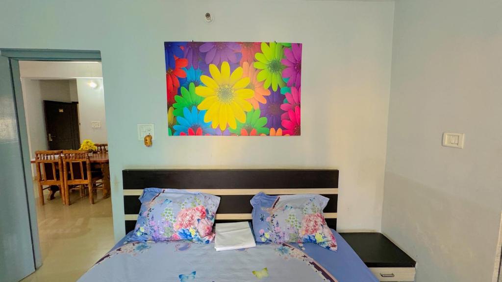 Giường trong phòng chung tại Atiti 3BHK Opulent Oasis -205