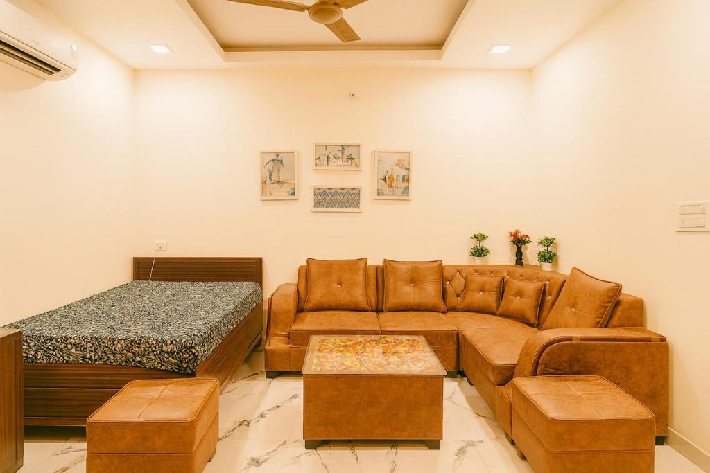 Et opholdsområde på Darshan home Prime Connected Location