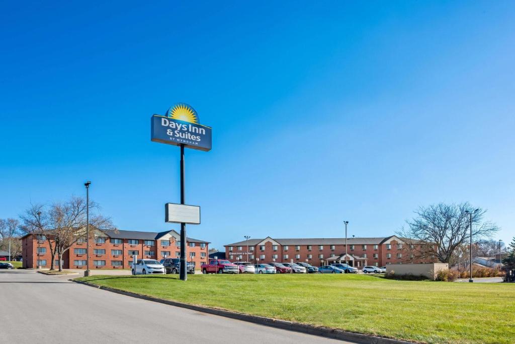 Days Inn & Suites by Wyndham Des Moines Airport photo