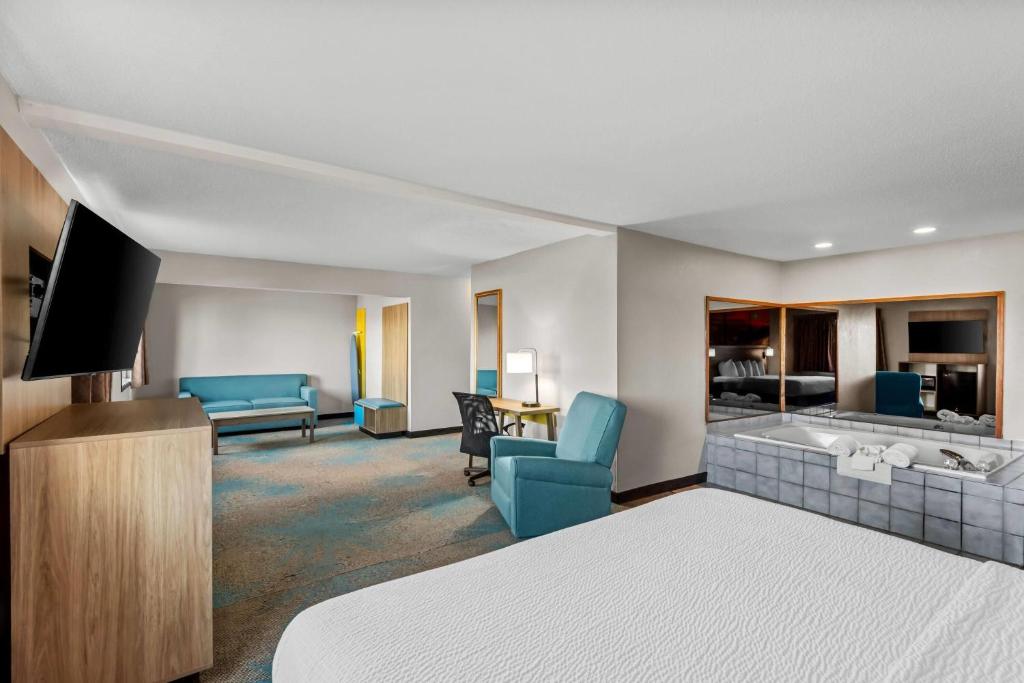 Days Inn & Suites by Wyndham Des Moines Airport photo