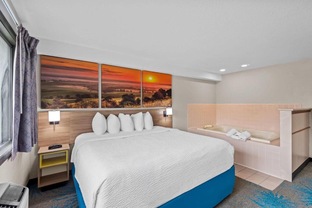 Days Inn & Suites by Wyndham Des Moines Airport photo