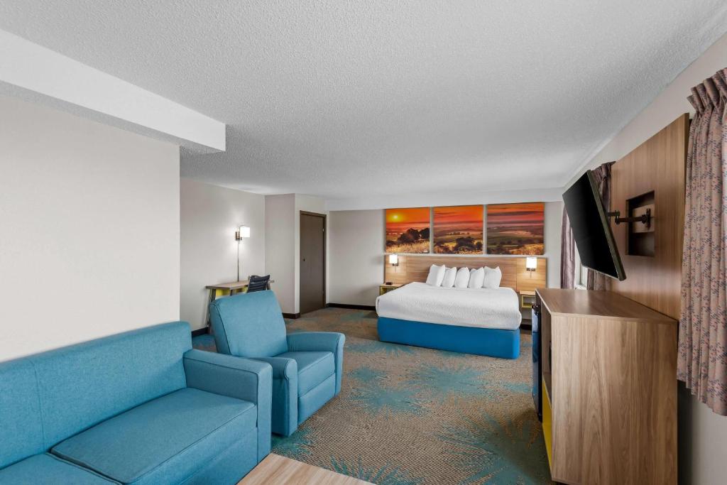 Days Inn & Suites by Wyndham Des Moines Airport photo
