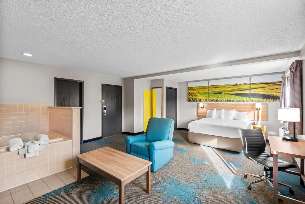 Days Inn & Suites by Wyndham Des Moines Airport photo