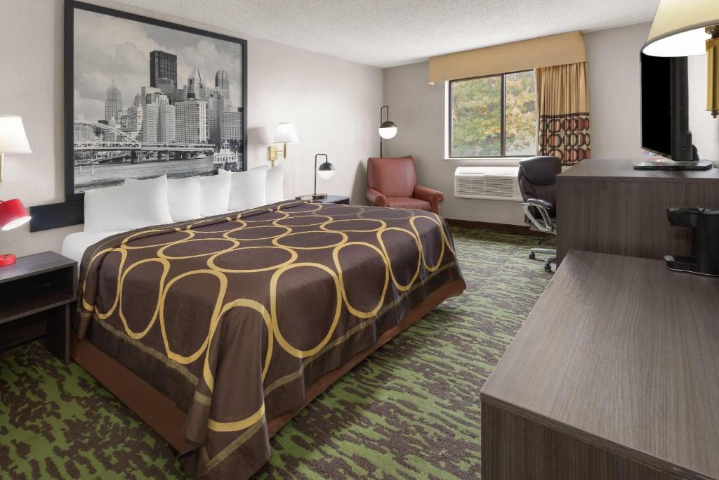 Super 8 by Wyndham New Stanton - King Studio Suite - Non-Smoking
