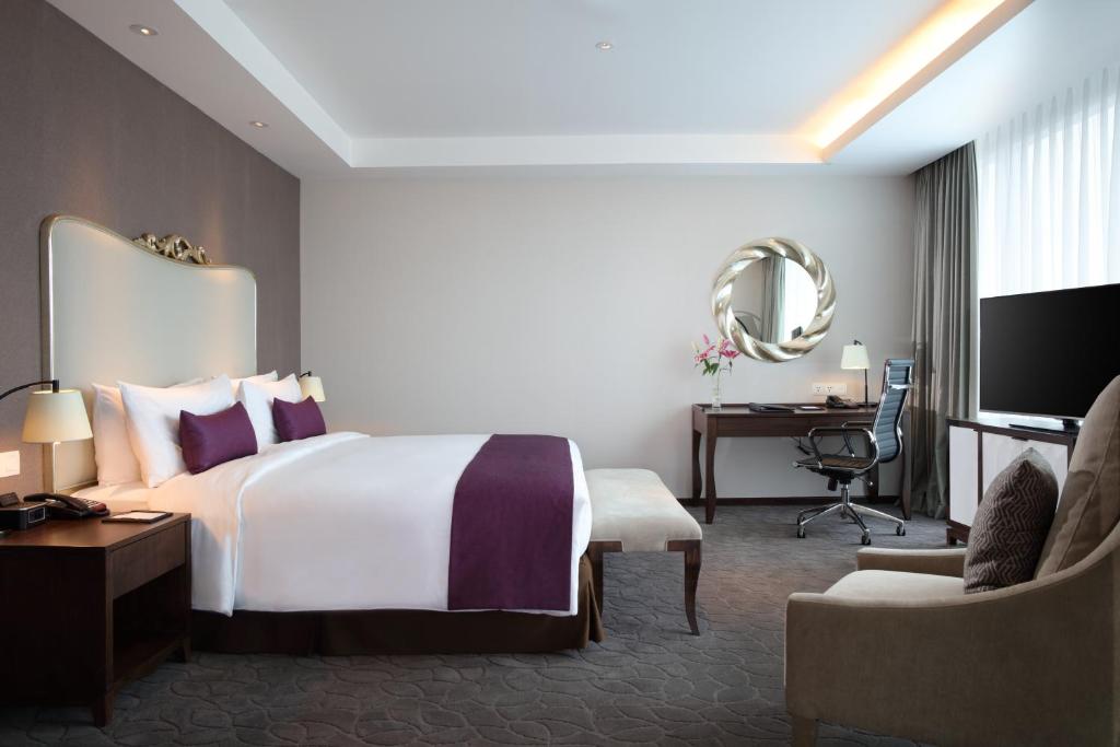 Postel nebo postele na pokoji v ubytování Crowne Plaza Bandung by IHG