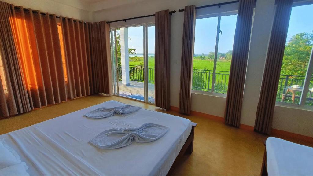 Postel nebo postele na pokoji v ubytování Neralu Garden Yala