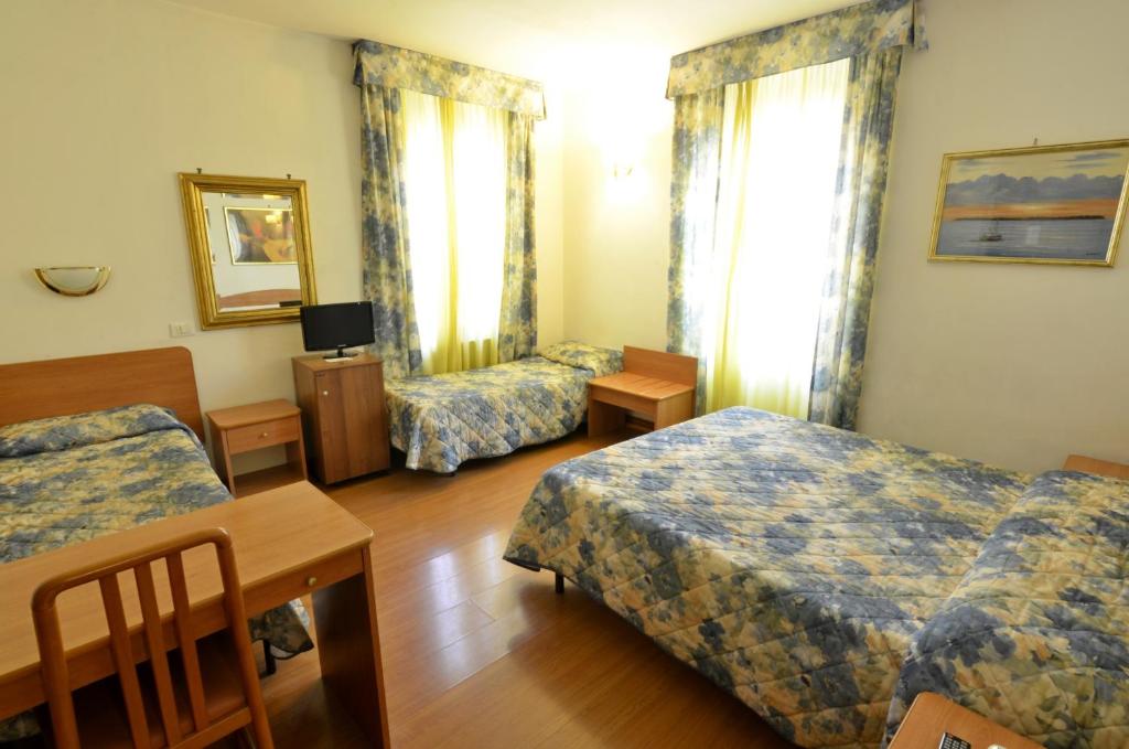 Posteľ alebo postele v izbe v ubytovaní Hotel Tirreno