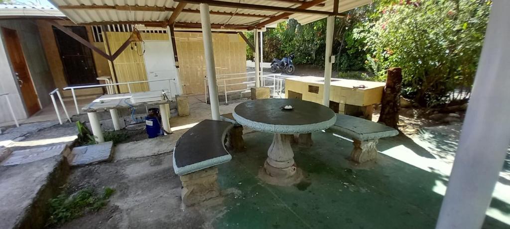 Gallery image of Maison du Bonheur CABALLO DEL MAR sur la plage avec bassin de rafraichissement in Parrita