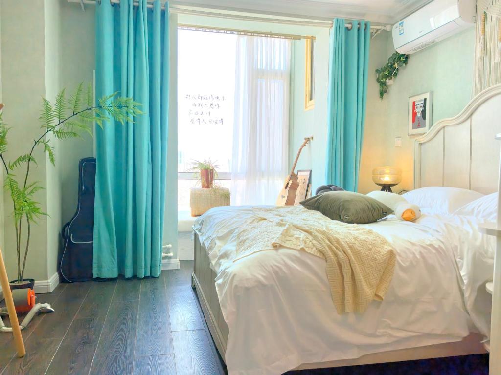 Postel nebo postele na pokoji v ubytování Meizuo Seaside Residence, near the seaside