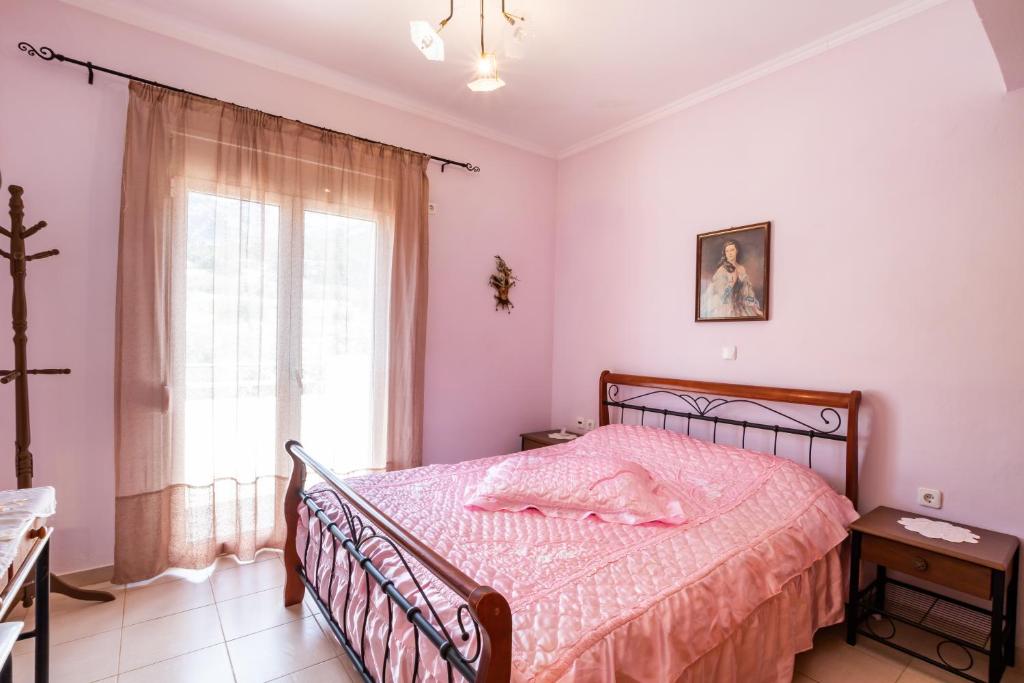 Una cama o camas en una habitación de Miraluna View