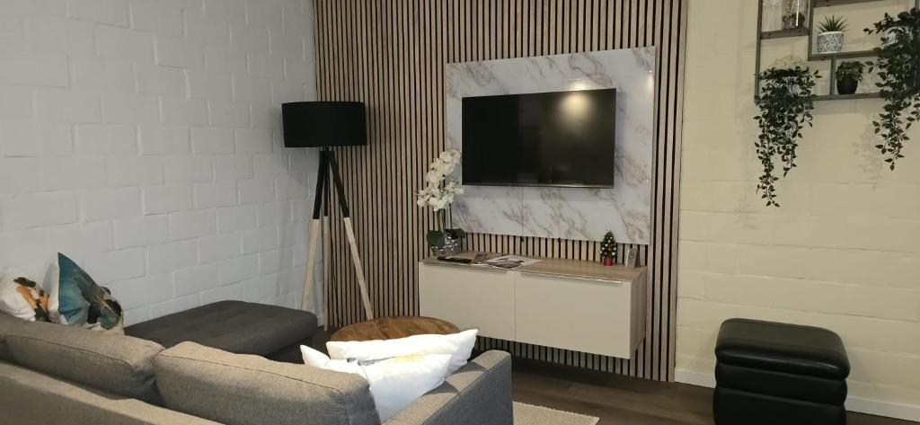 Телевизор и/или развлекательный центр в Den 1 Hengelhoef