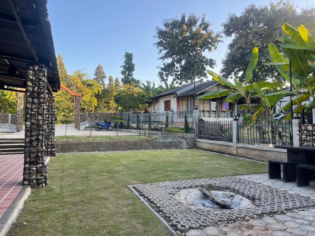 Vườn quanh Country Home Pai