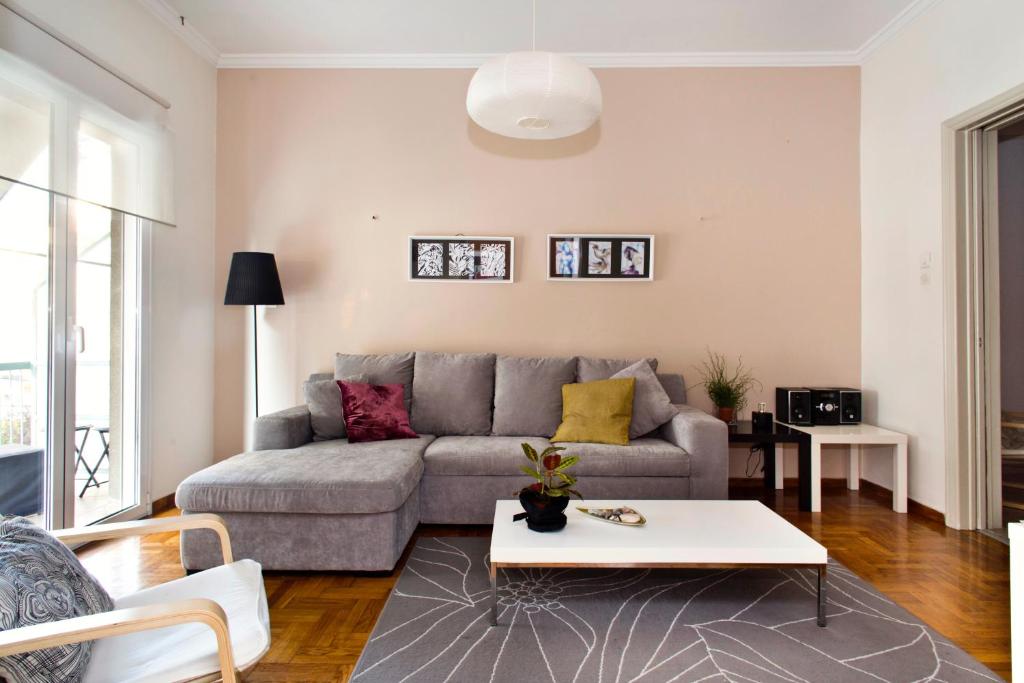 Booking.com: Kallimarmaro Apartment , Athen, Griechenland - 33  Gästebewertungen . Buchen Sie jetzt Ihr Hotel! | Stehtische