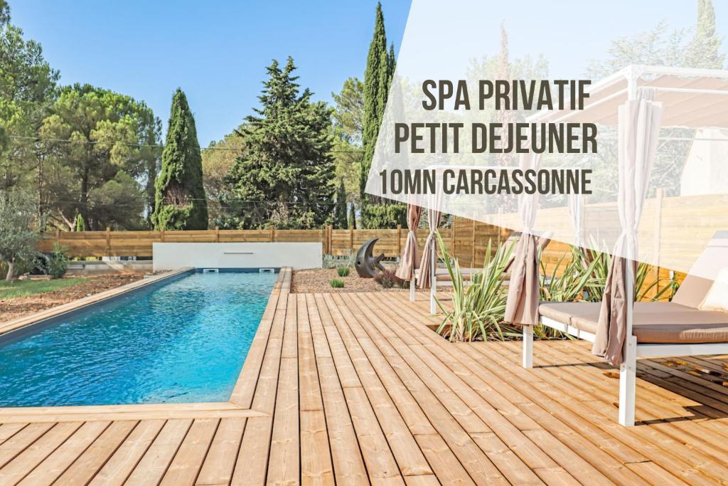 Bazén v ubytování Les Gîtes de Laure - L'Eden Romantique, B&B, Spa privatif et Petit Déjeuner, Couloir de nage, 10mn Carcassonne nebo v jeho okolí