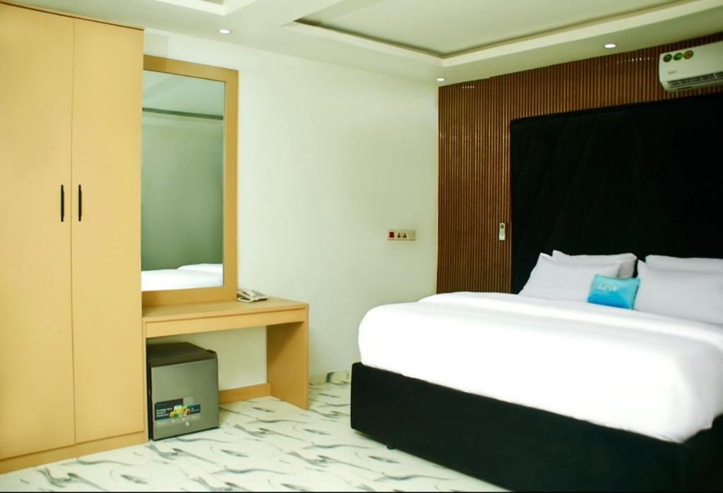 Postel nebo postele na pokoji v ubytování Funfoyer Hotels