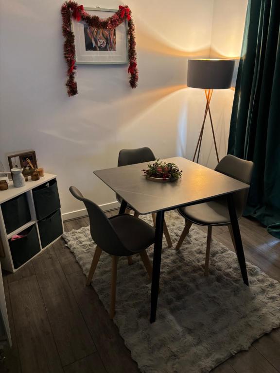 Фотография из галереи Room in flat в Эдинбурге