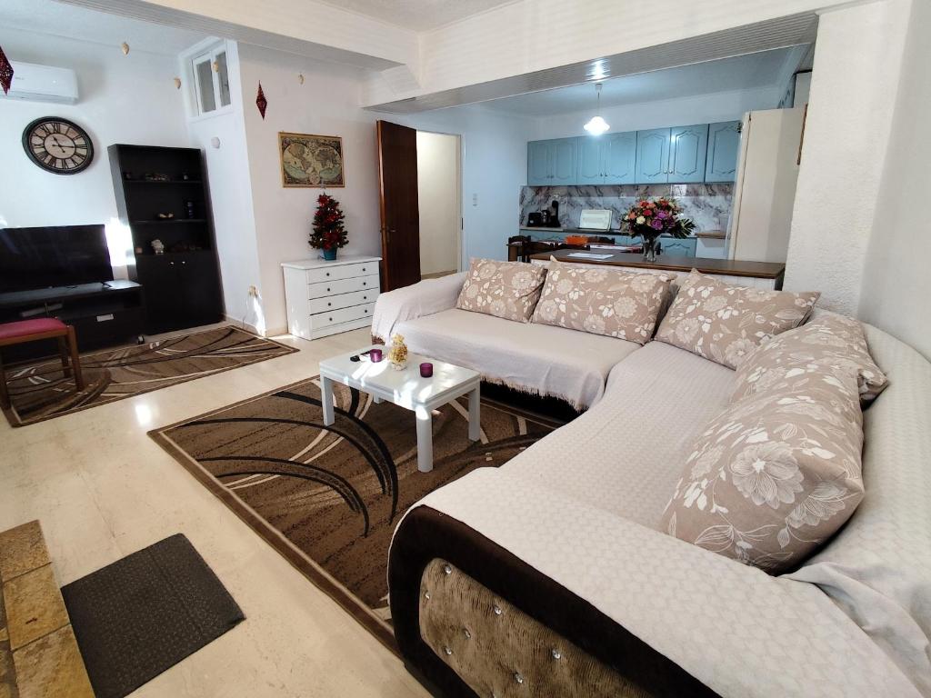 Khu vực ghế ngồi tại Ευρύχωρο και άνετο διαμέρισμα στην Ιτέα Joanna's Apartment