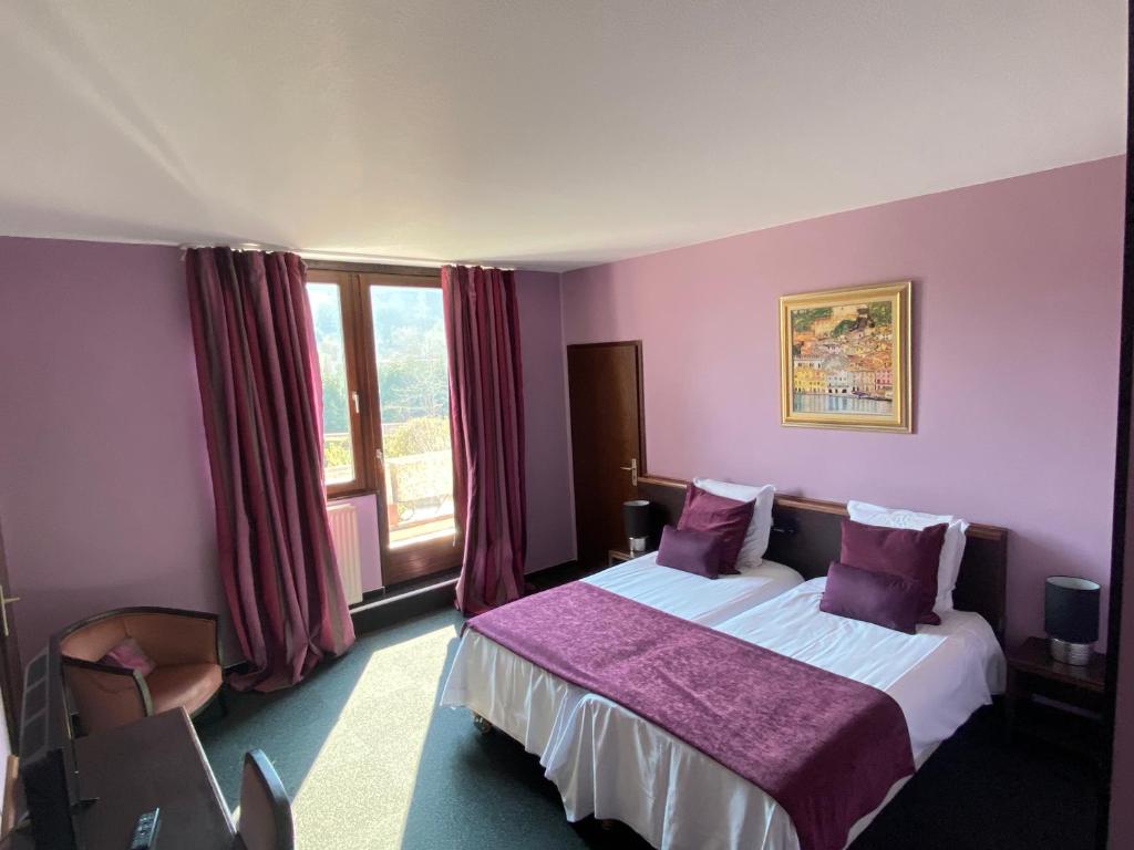 Photo de la galerie de l'établissement Hôtel Des Vosges, à La Celle-sous-Gouzon