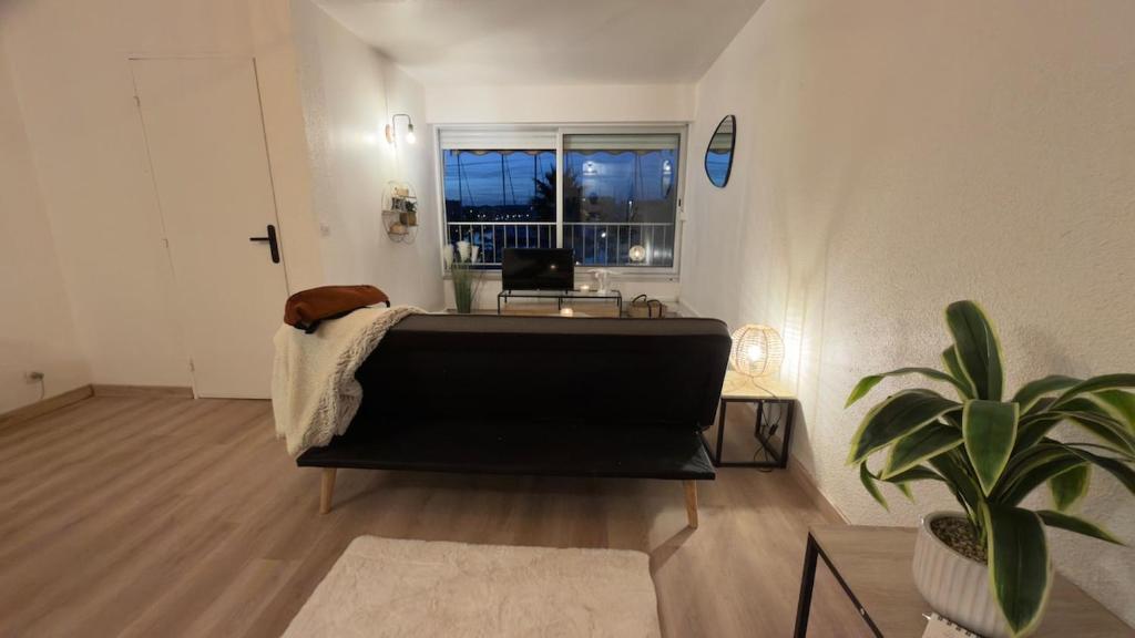 Posezení v ubytování Studio cosy au bord du port à proximité de tout commerce