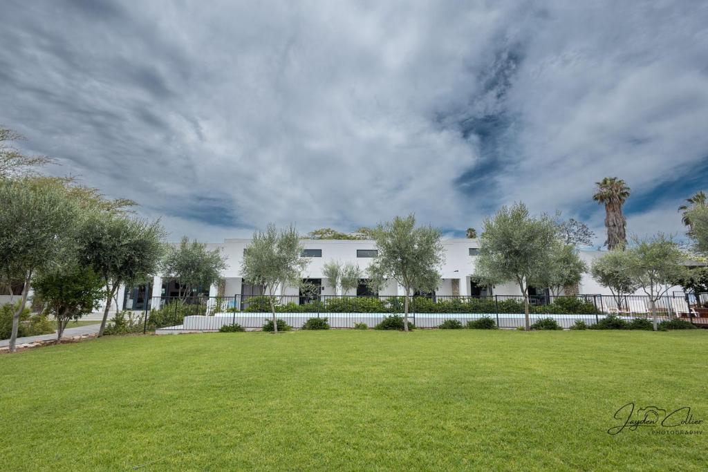 Κήπος έξω από το Karoo Retreat- Self Catering Villas and Guest House