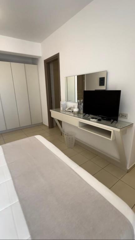 Lithos by Spyros & Flora - 1