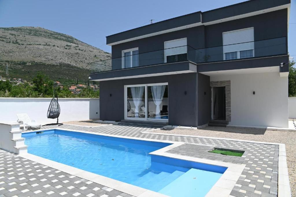 Swimmingpoolen hos eller tæt på Vila Lux Mia, Trebinje