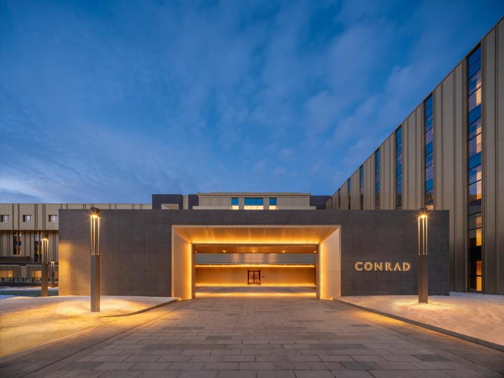 El edificio en el que está el hotel