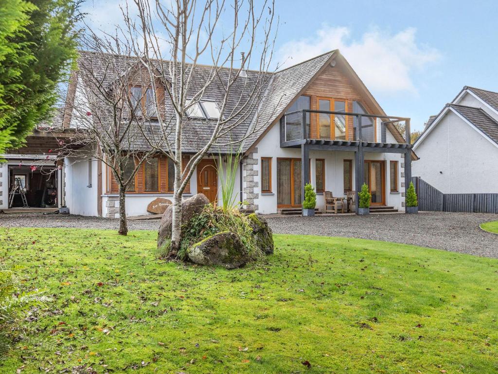 Κήπος έξω από το Am Bruadar