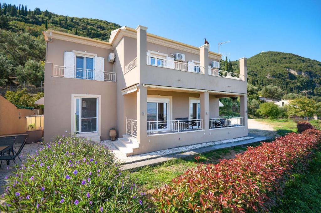 En generel udsigt til bjerge eller udsigt til bjerge taget fra villaen