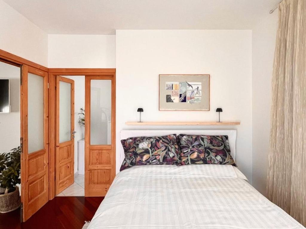 a bedroom with a bed in a room at casaLaRadice in Tirano