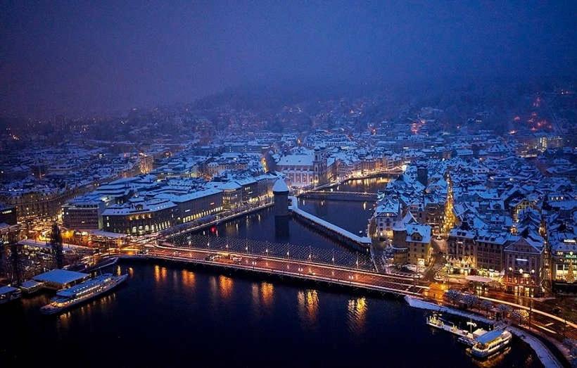 - Vistas a la ciudad por la noche y al río en Mount Pilatus view Apartment Lucerne with free parking & WIFI, en Lucerna