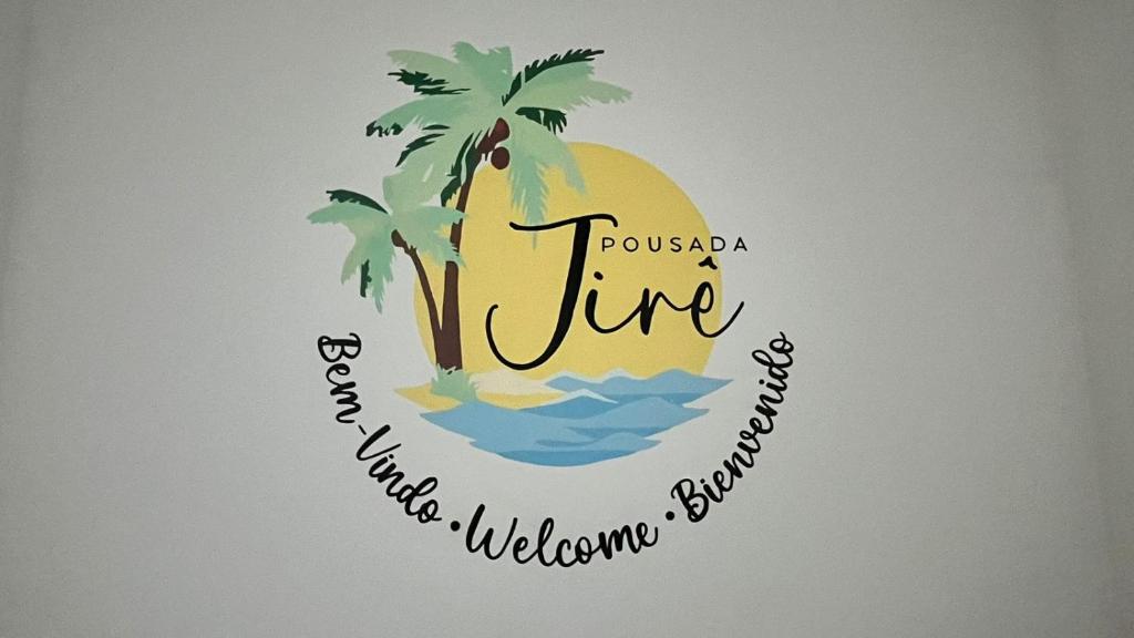 logotipo de un complejo con palmeras y océano en Pousada Jirê, en Itacaré