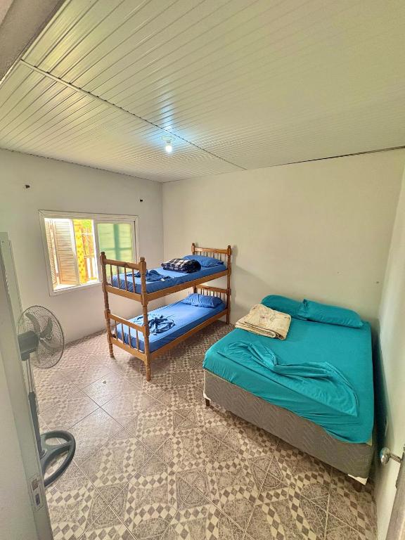 Casa com 2 quartos grandes a 150m da praia