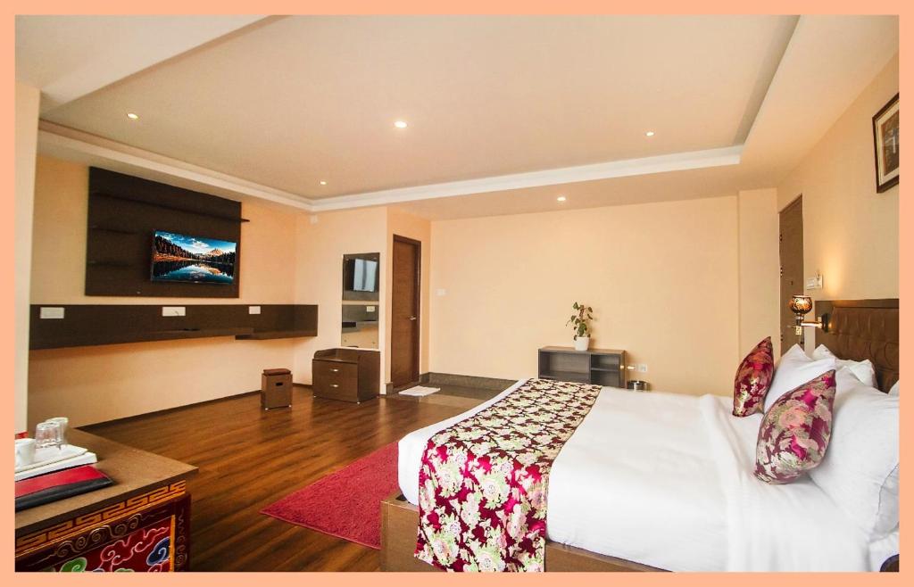 Un pat sau paturi într-o cameră la The Boarding In Rourkela