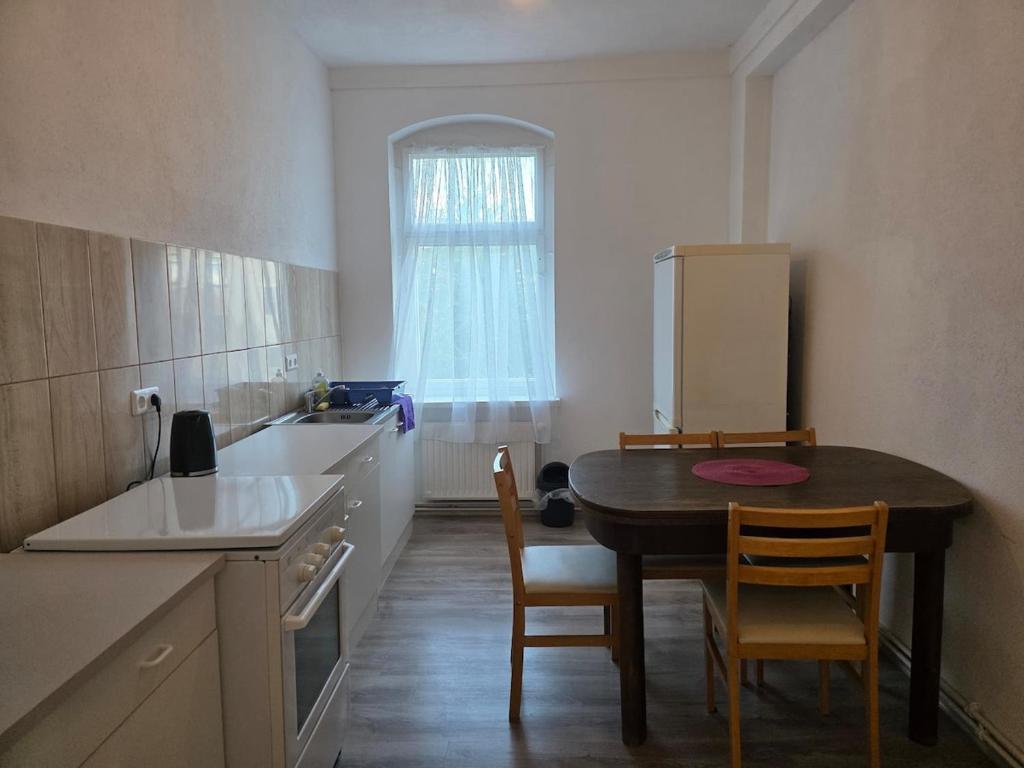 Nhà bếp/bếp nhỏ tại Ari Prop-Urban cozy apartment in Freiberg