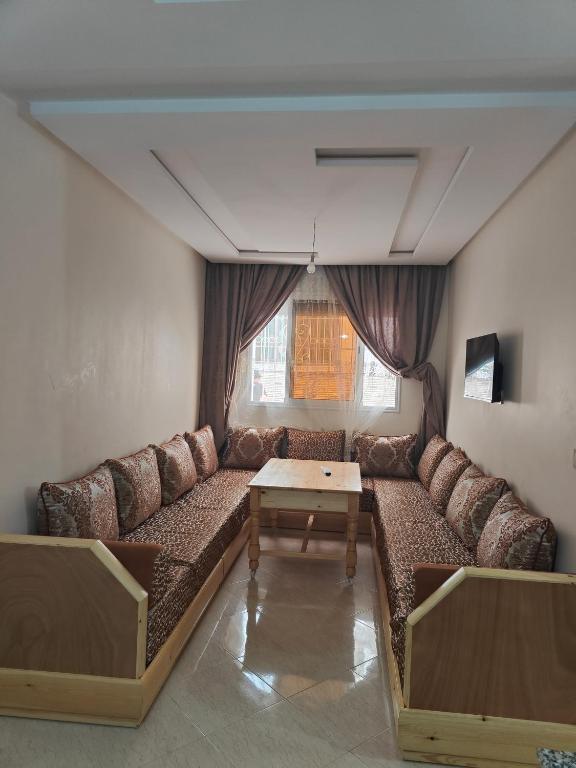 Et opholdsområde på Cozy apartment close to the beach