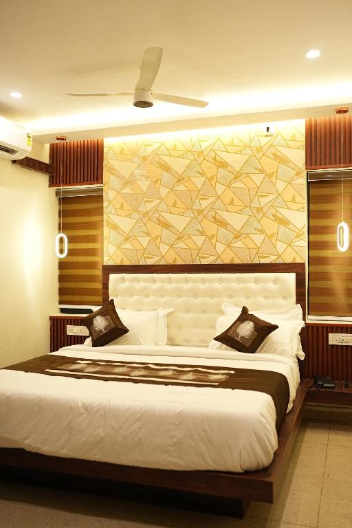 Postel nebo postele na pokoji v ubytování Elite Group Mysore