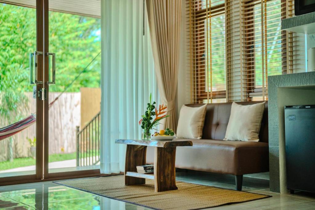 Posezení v ubytování The Holiday Garden View