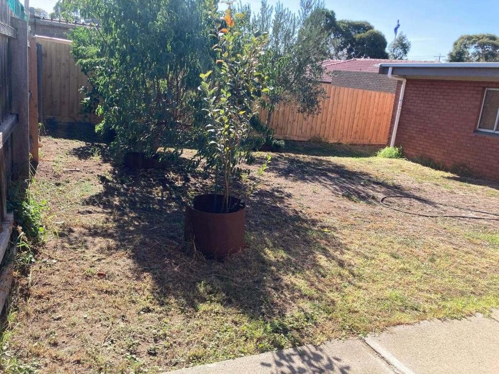 En have udenfor Cozy Home Near Airport Melbourne CBD Easy Access