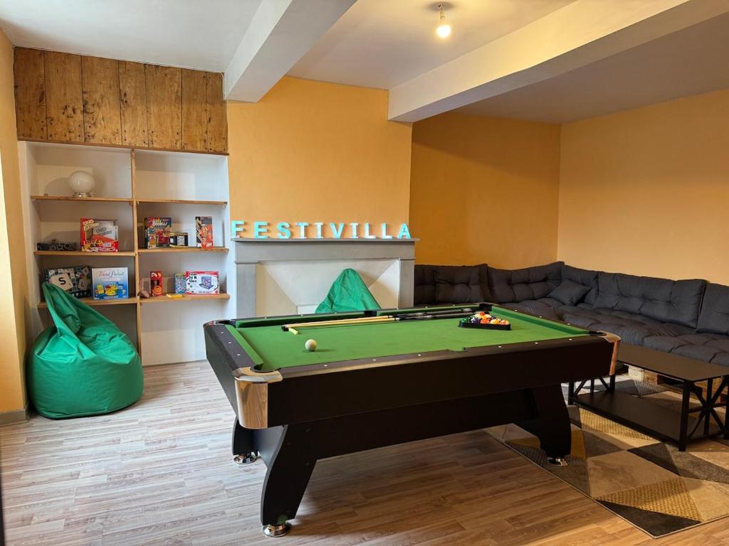 a living room with a pool table and a couch at Anniversaire, Vacances, Team Building, 1 H de Toulouse in Puymaurin